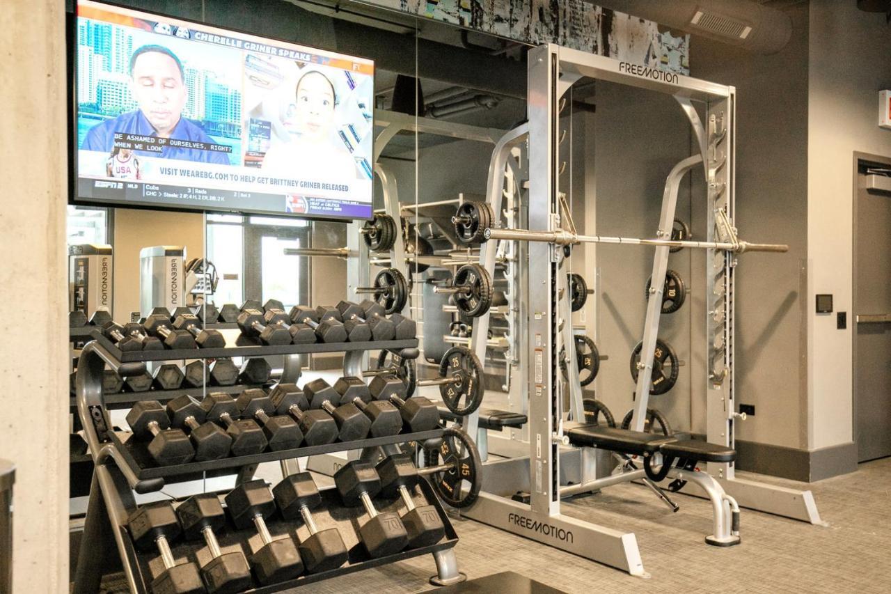 River W W Gym Bbq Nr Blue Line Chi-676 * Chicago