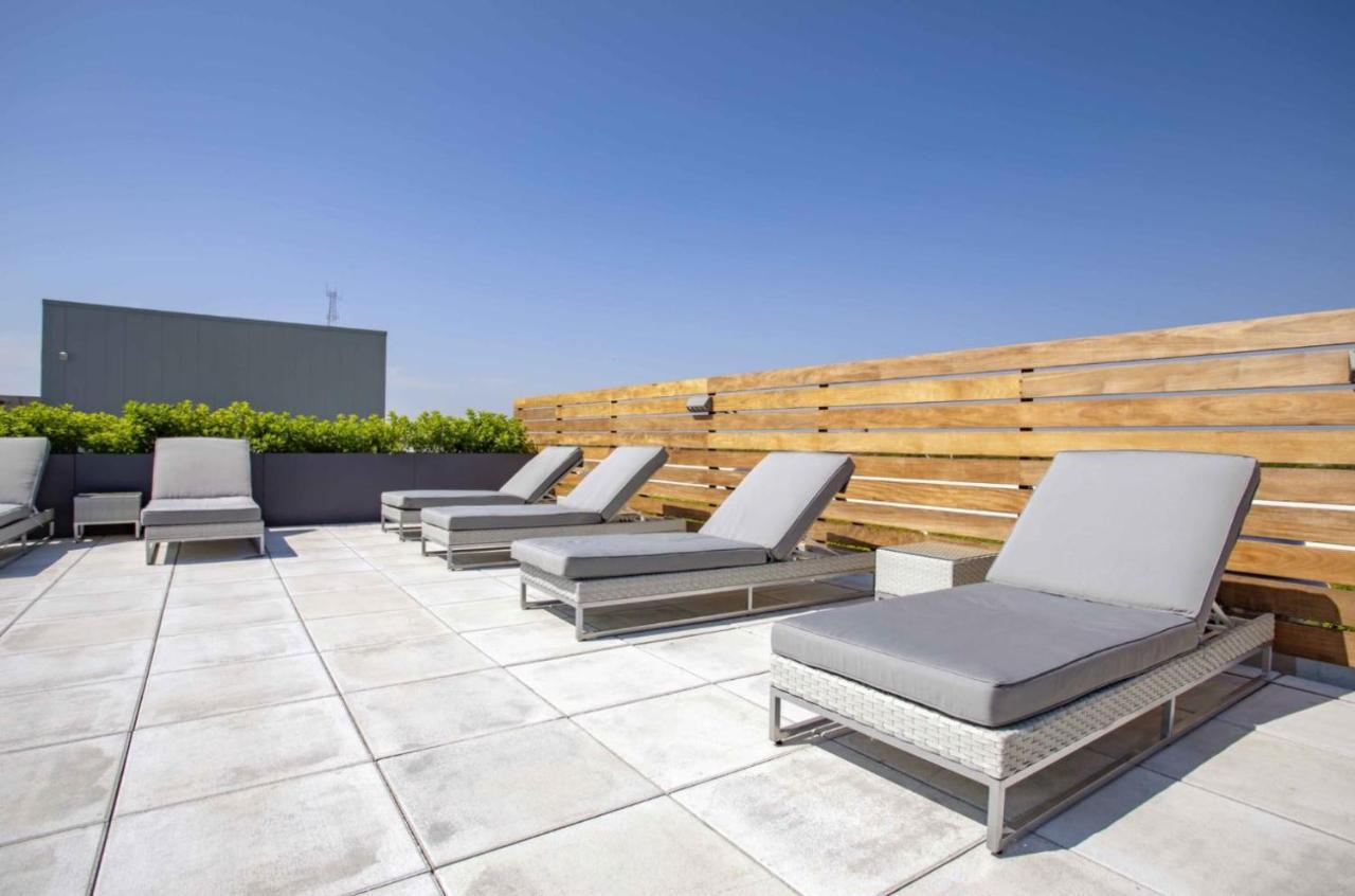 Apartment Logan Sq 2br W Roof Gym 1 Block To L Chi-480 Chicago