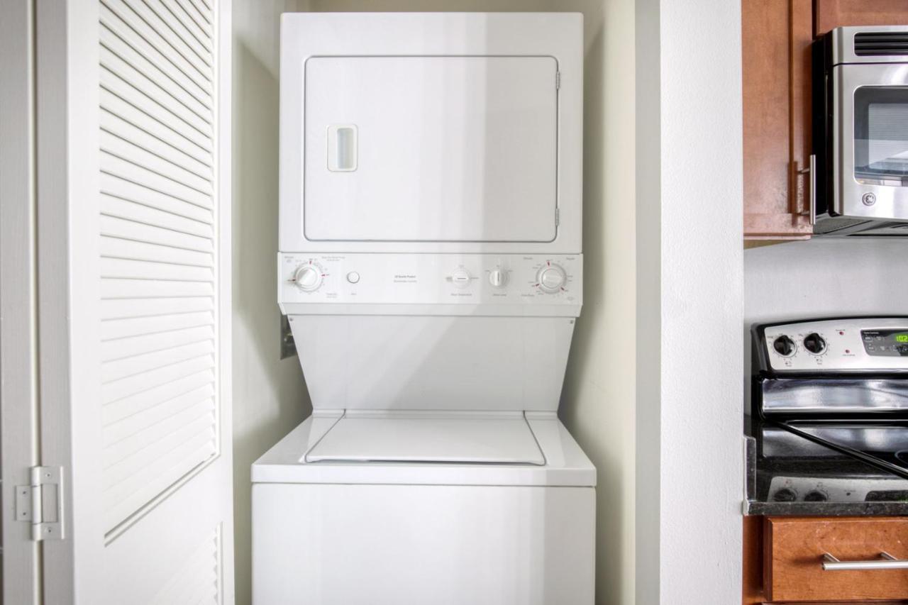 Apartment Loop 1br W Gym Pool Lounge 1 Block From L Chi-696 Chicago