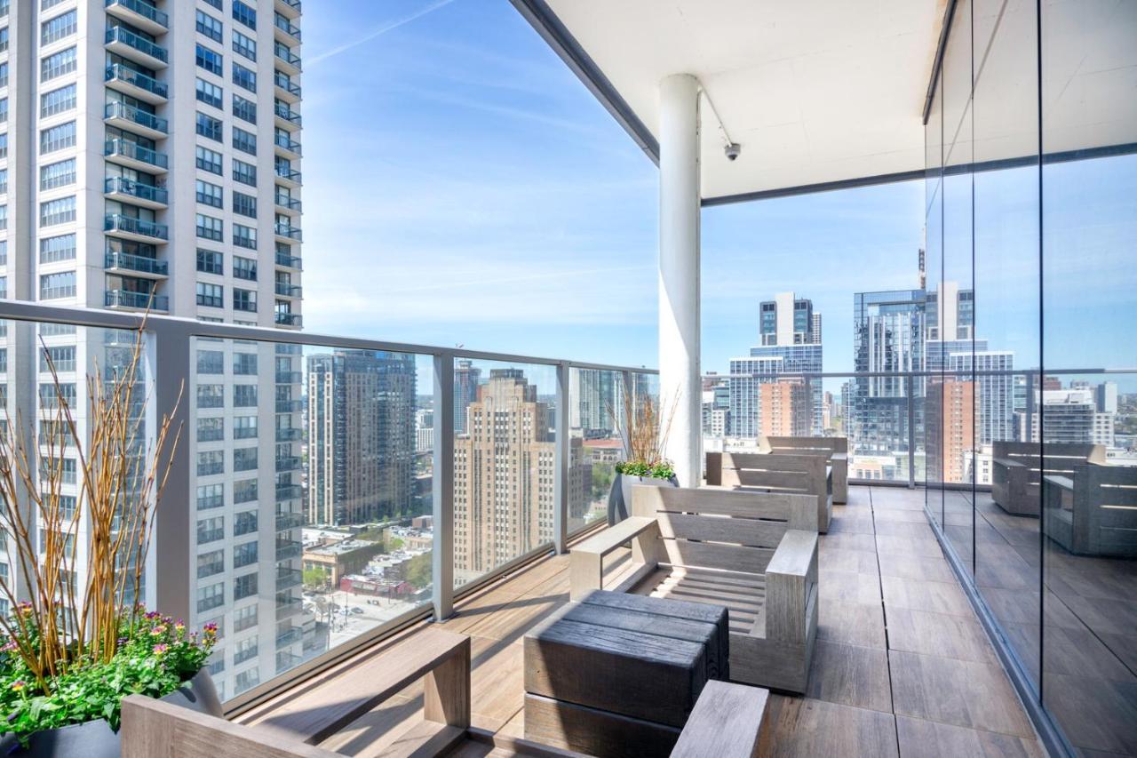 Apartment River N 1br W Gym Lounge Roof 1 Block To L Chi-660 Chicago