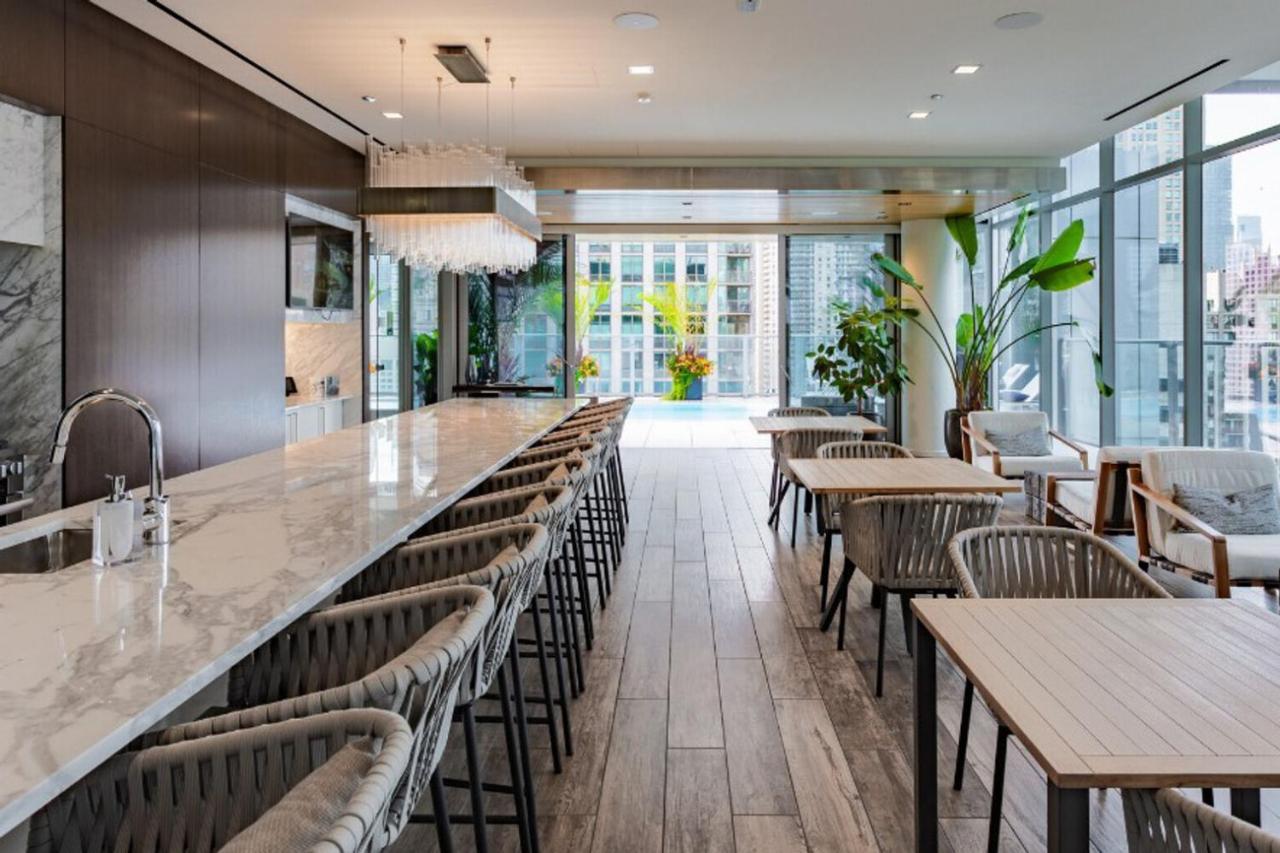 Apartment River N 1br W Gym Lounge Roof 1 Block To L Chi-660 Chicago