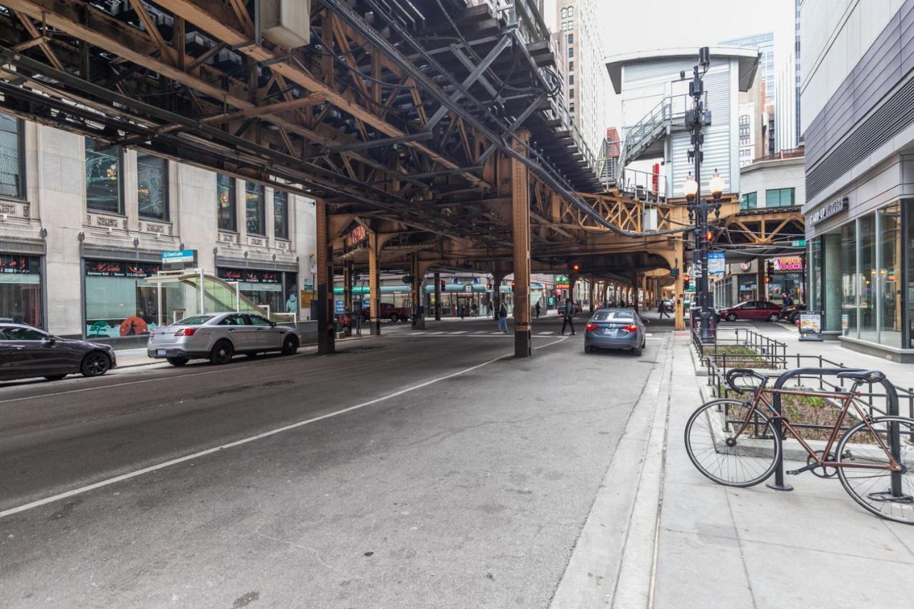 Loop 1br W Gym Pool Lounge 1 Block From L Chi-696 Chicago