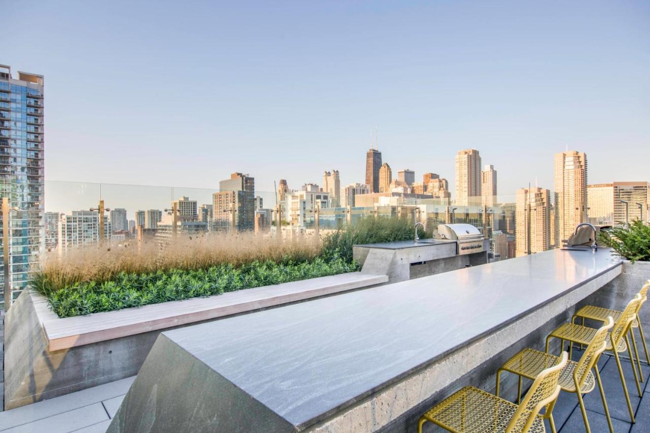 River North 1br W Gym Pool Roof Nr Riverwalk Chi-821