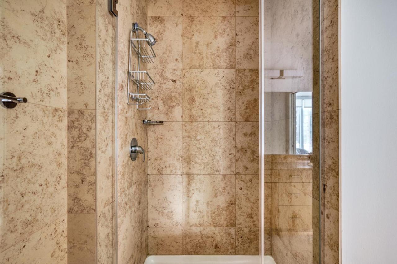 Apartment Streeterville 2br W Pool Gym Nr Riverwalk Chi-880