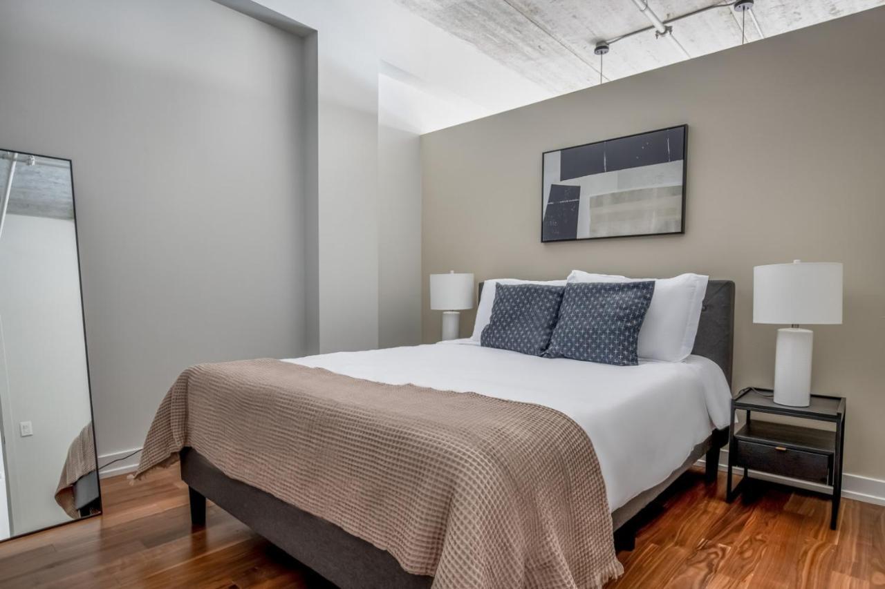 River North 1br W Gym Lounge Roof Nr Riverwalk Chi-899