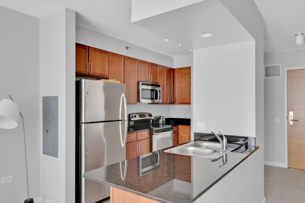 Apartment Loop W Pool Gym Lounge Nr Riverwalk Chi-633