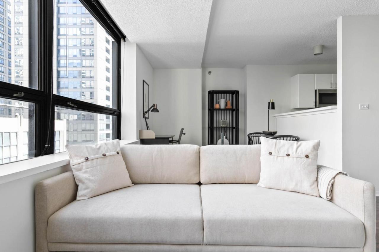 Streeterville W Pool Gym Nr Navy Pier Chi-786 *
