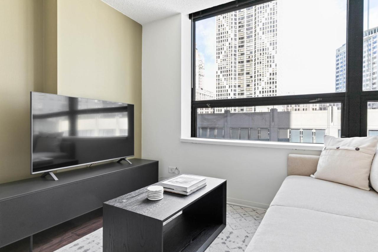 Streeterville W Pool Gym Nr Navy Pier Chi-786 Chicago