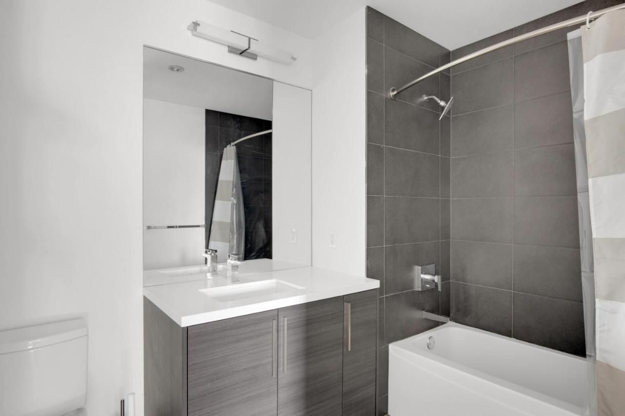 Near North 2br W Roof Gym Nr Red Line Chi-580