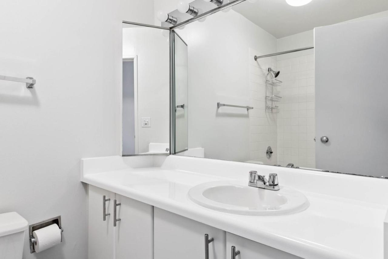 Streeterville W Pool Gym Nr Navy Pier Chi-786 *