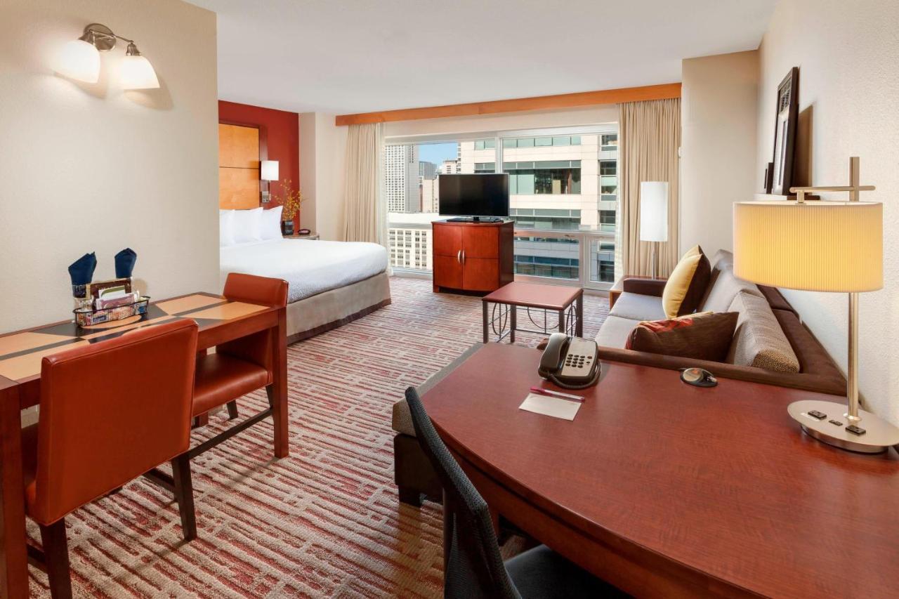 By Marriott Downtown/river North Hotel Chicago