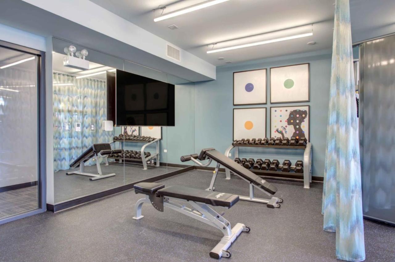 Logan Sq W Roof Gym 1 Block To L Chi-474 *