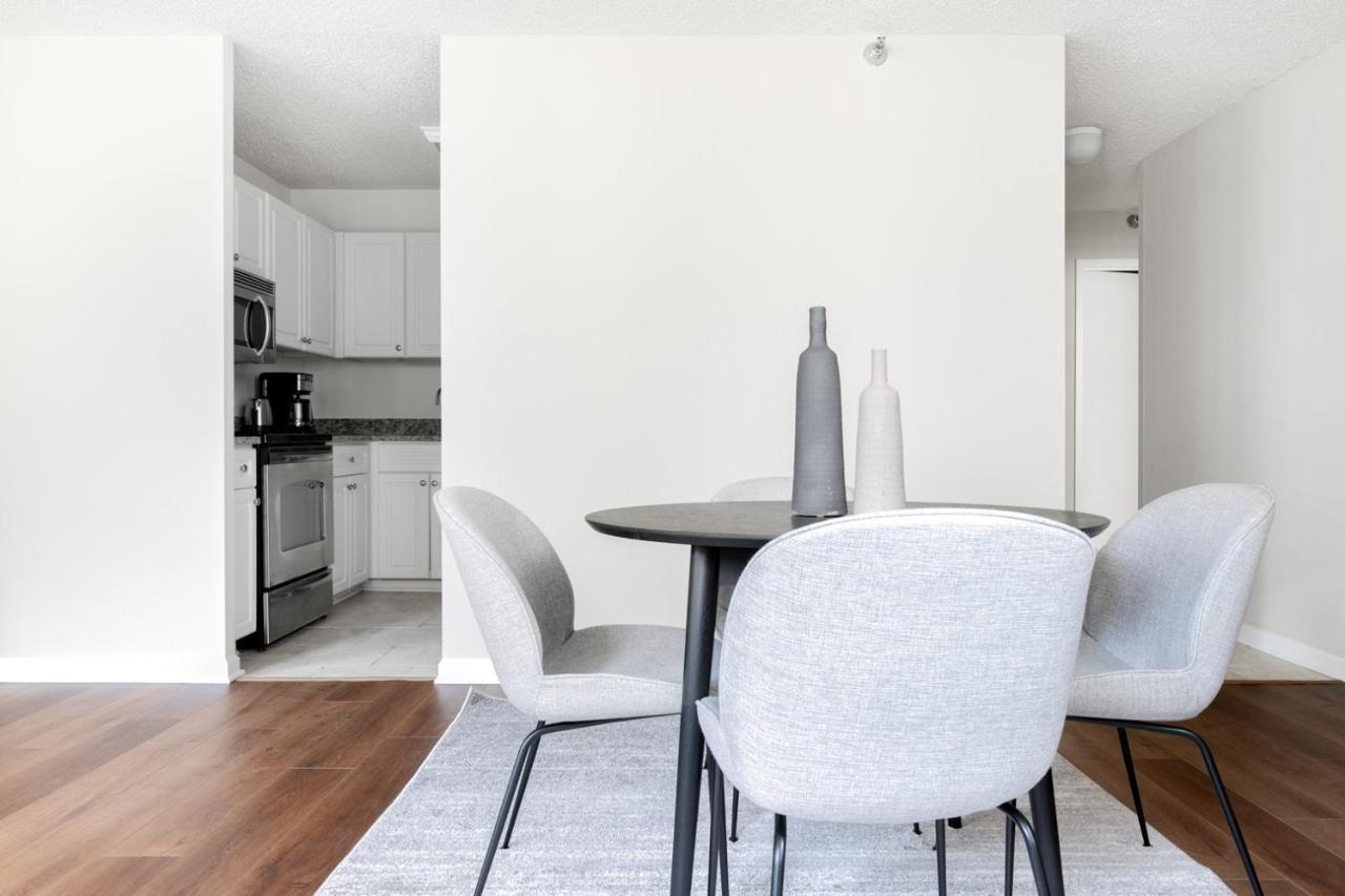 River N 1br W Gym Pool Nr Oak St Chi-270