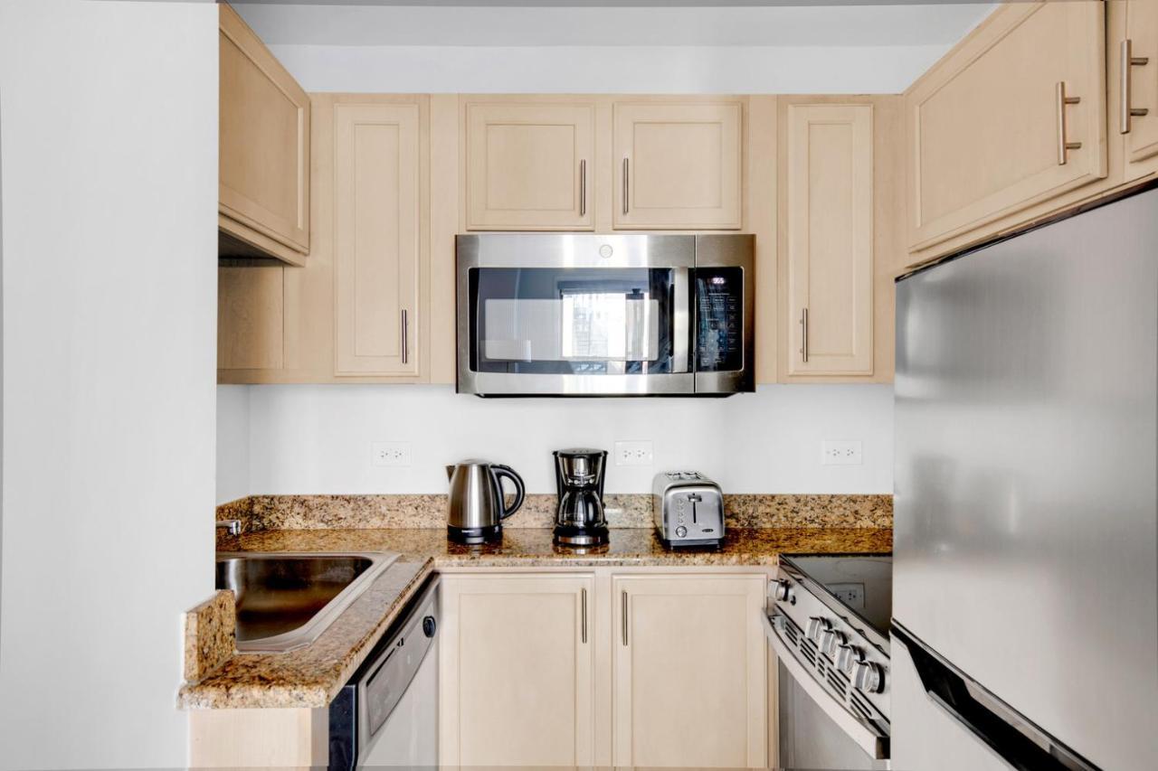 Apartment Gold Coast W Gym Roof Nr Mag Mile Chi-618 Chicago