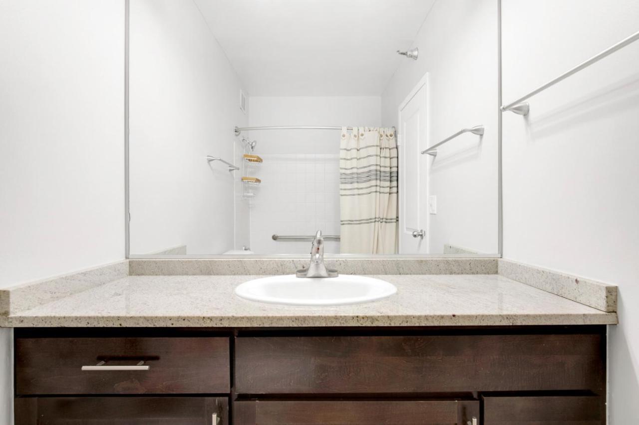 Streeterville 2br W Deck Gym Nr Park Chi-589 Apartment