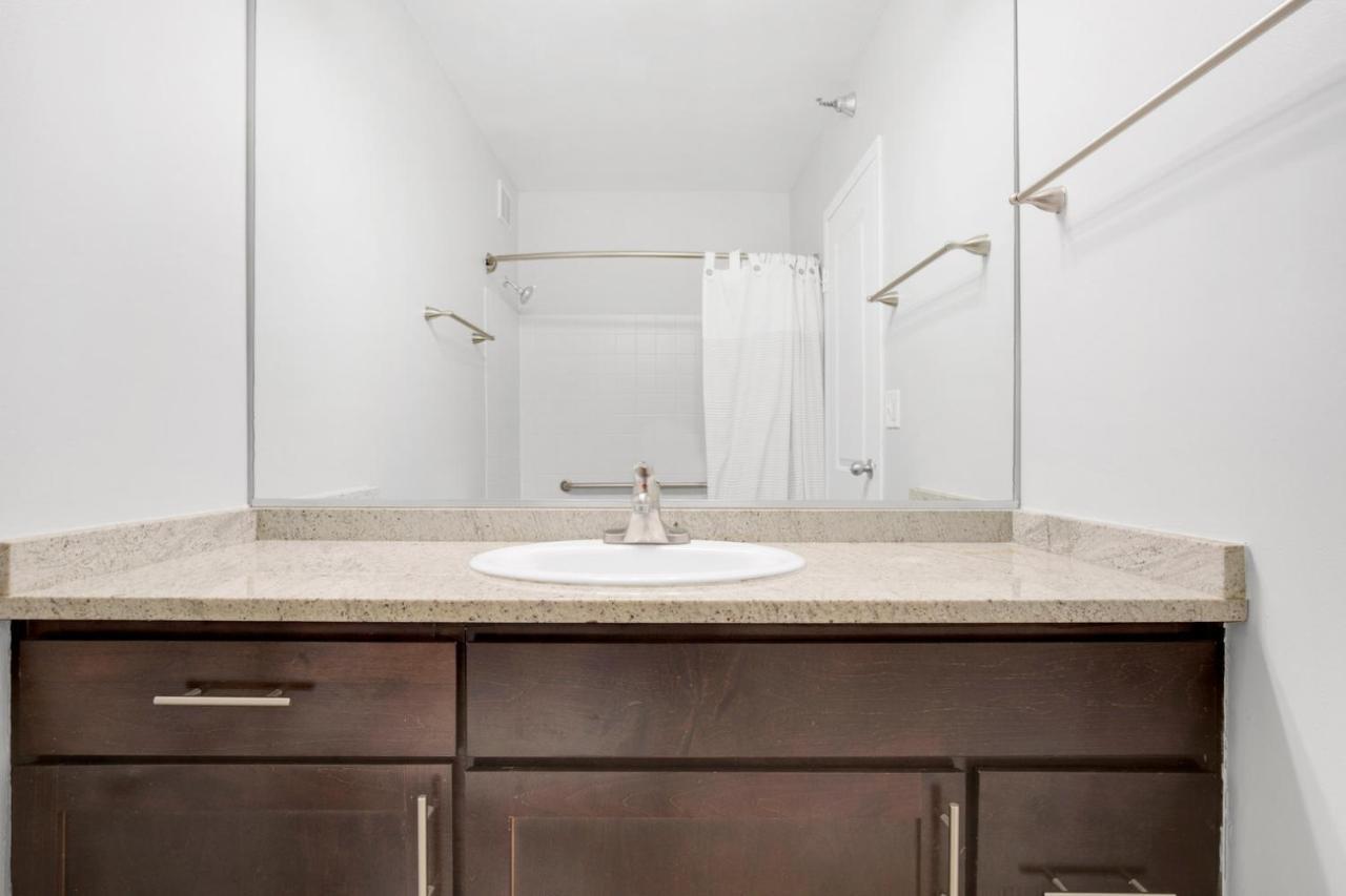 Streeterville 2br W Deck Gym Nr Park Chi-589 Chicago
