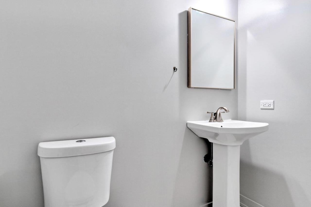 River N 3br W Gym Rooftop Nr L Park Chi-324 Apartment Chicago