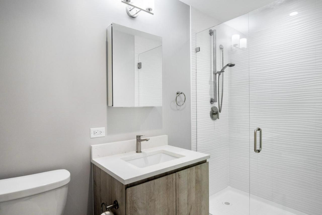 Lakeview 1br W Wd Nr Belmont L Chi-939