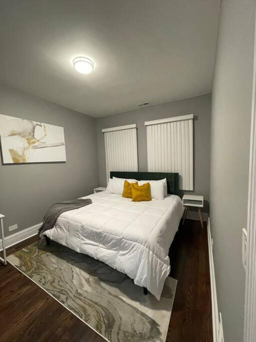 Upscale Westside Of Apartment Chicago