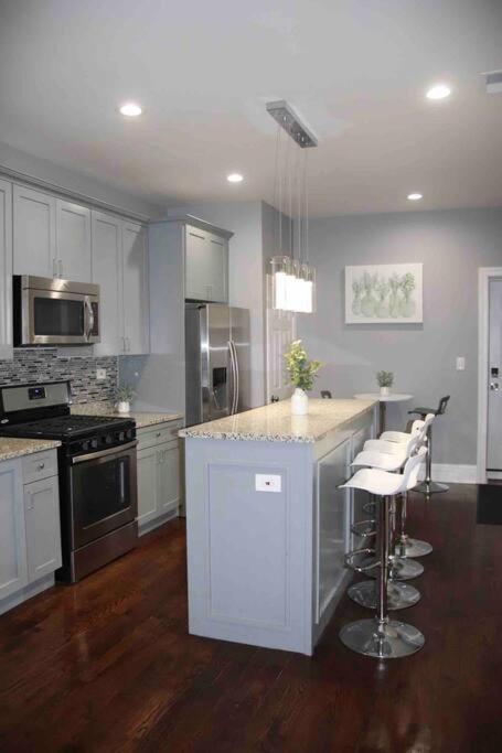 Apartment Upscale Westside Of