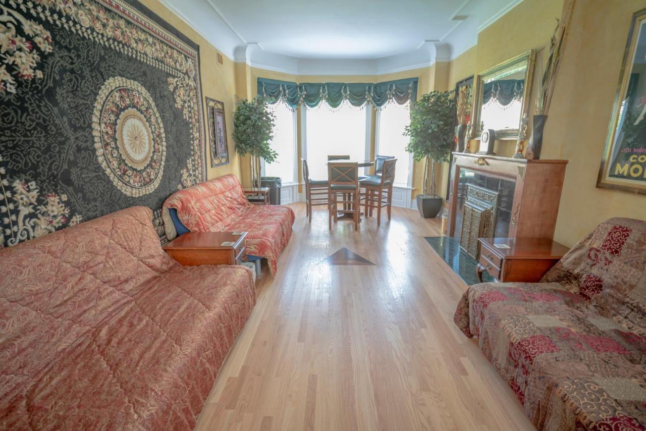 City Sleeps 10-20 Free Tv & Parking *