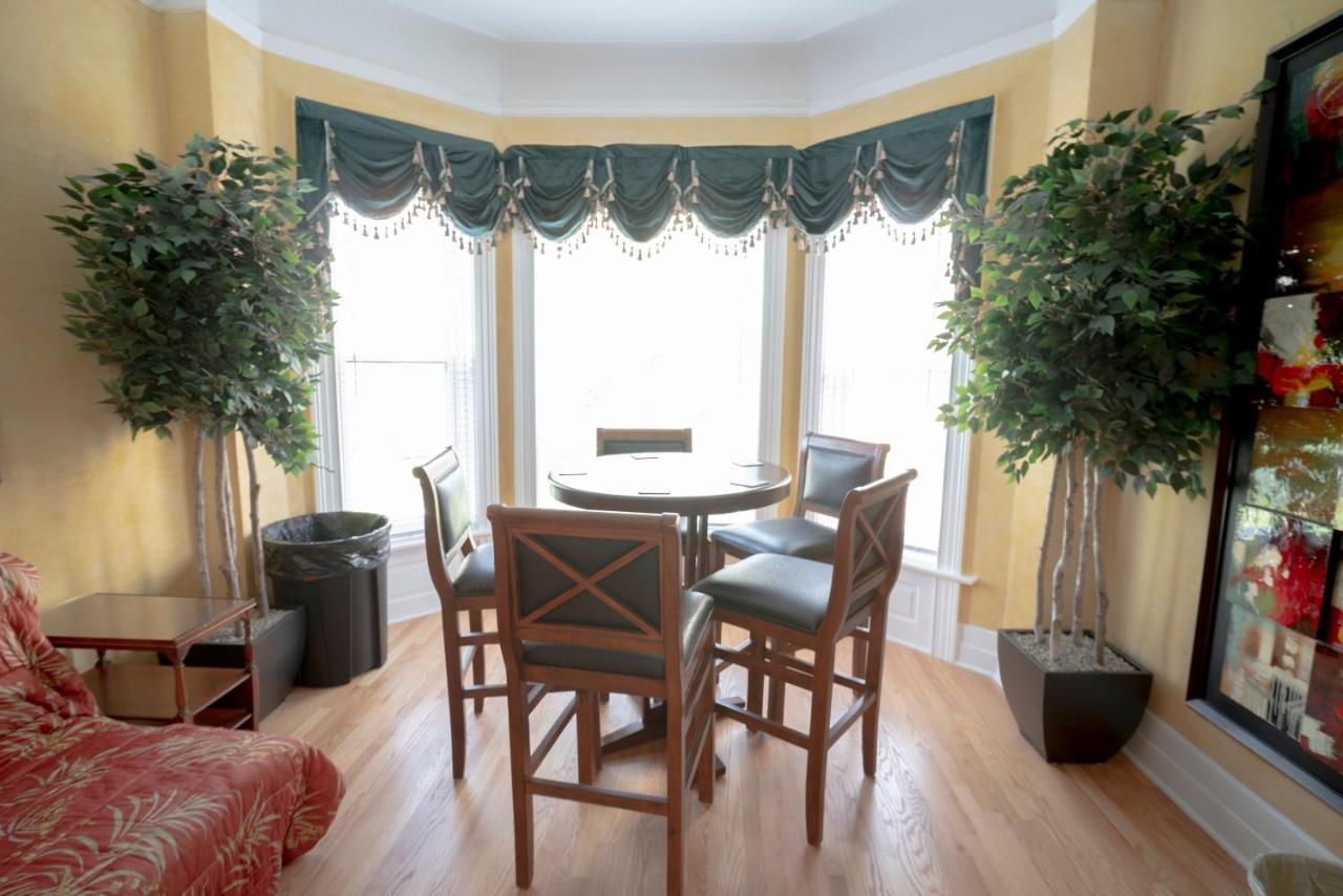 Apartment City Sleeps 10-20 Free Tv & Parking