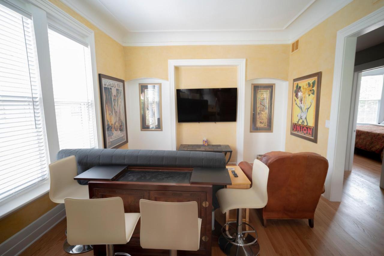 Apartment City Sleeps 10-20 Free Tv & Parking