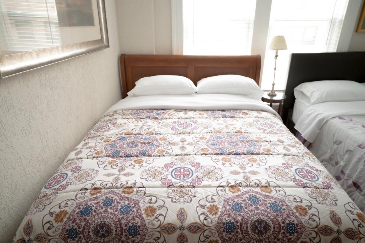 City Sleeps 10-20 Free Tv & Parking Apartment *