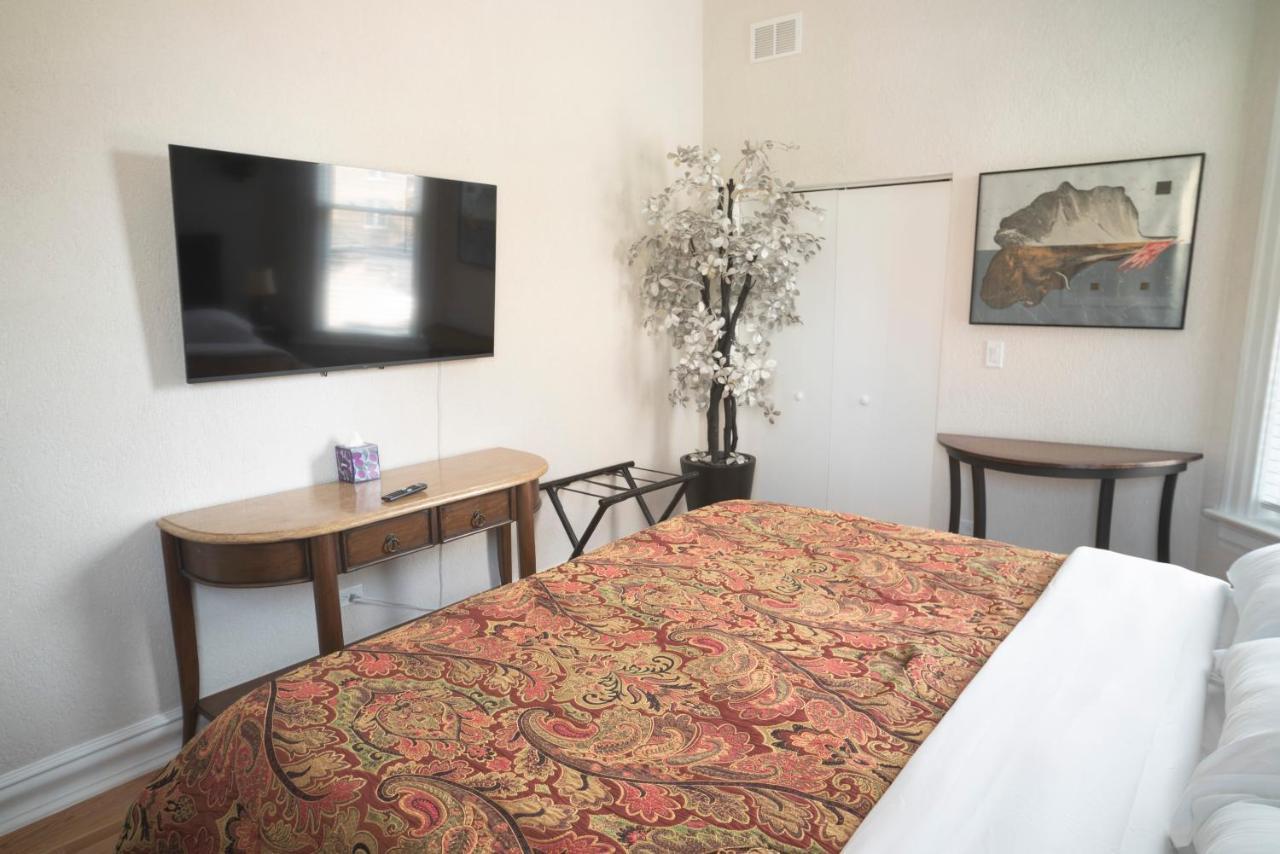 City Sleeps 10-20 Free Tv & Parking Apartment