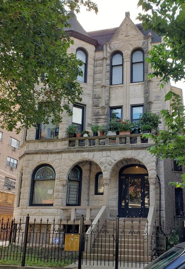 City Sleeps 10-20 Free Tv & Parking Apartment *