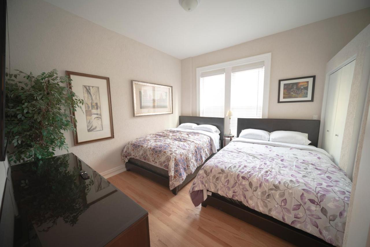 City Sleeps 10-20 Free Tv & Parking Chicago