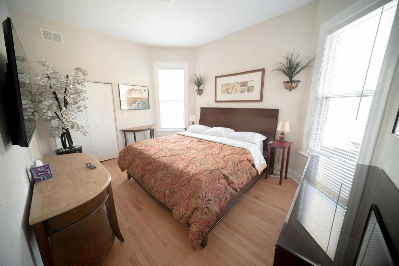 City Sleeps 10-20 Free Tv & Parking Apartment *