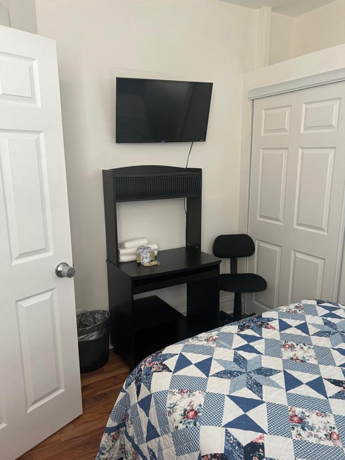 Guest house Hollywood Llc *