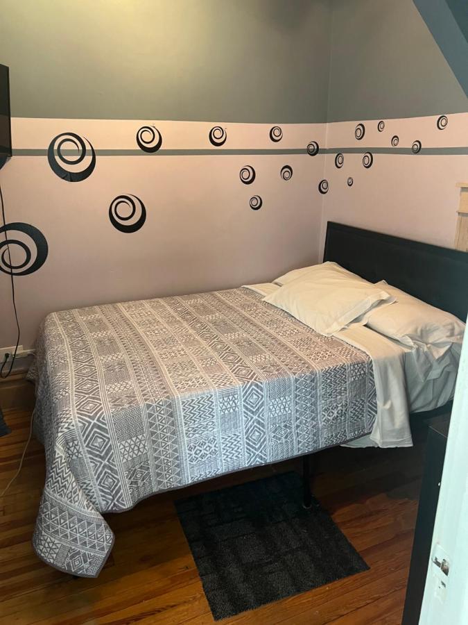 Guest house Hollywood Llc