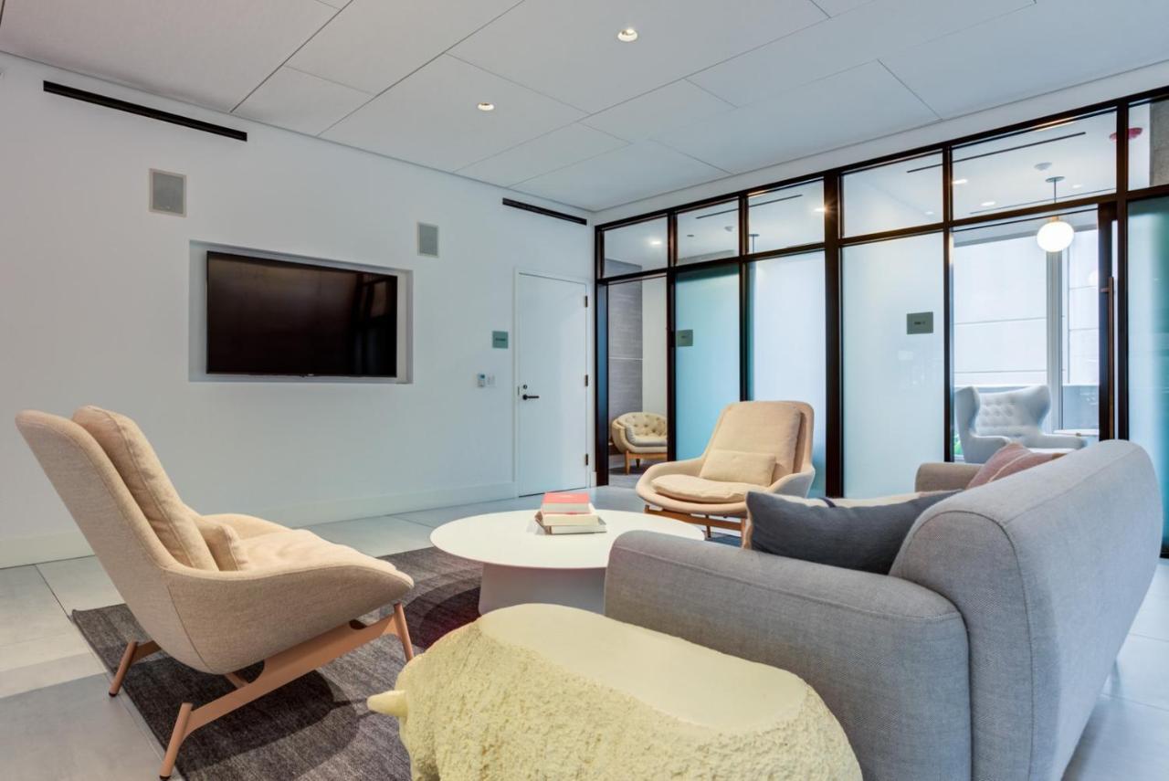 Apartment W Loop W Deck Pool Gym 3 Blocks To L Chi-644 *