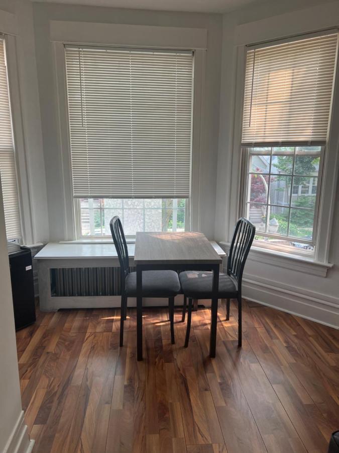 Guest house Hollywood Llc Chicago