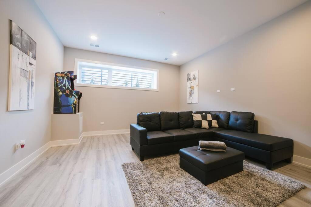 Magnificent New W/8 Beds & Free Parking Holiday home