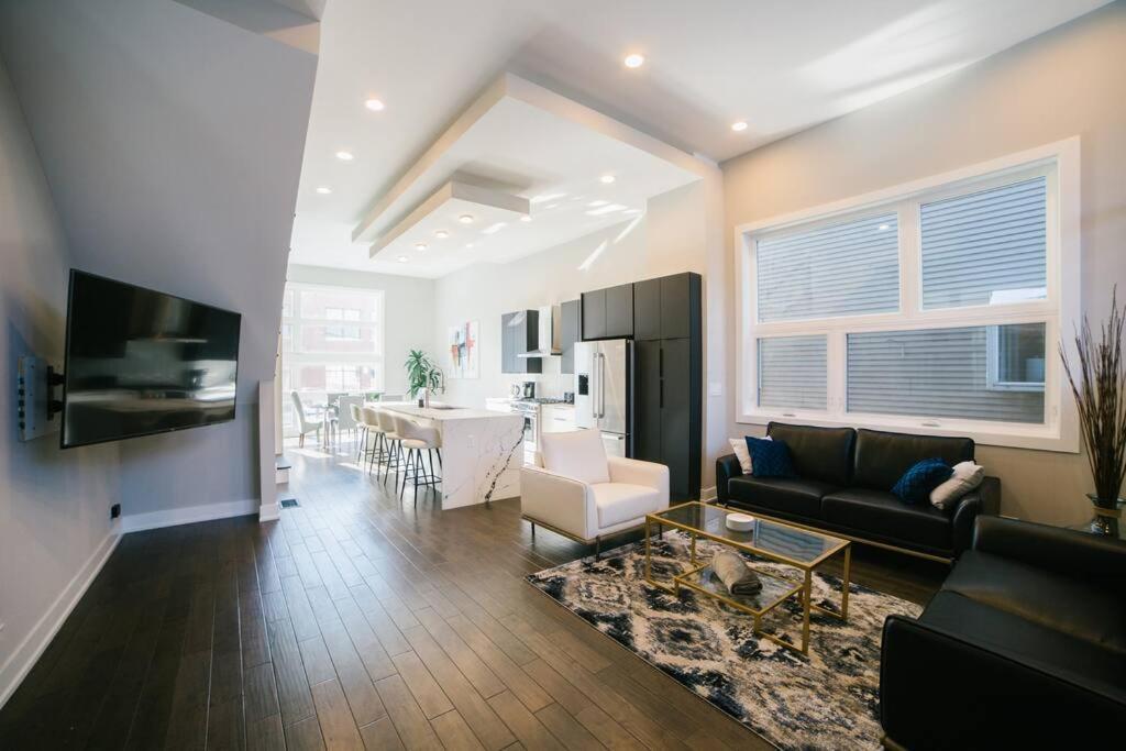 Magnificent New W/8 Beds & Free Parking Holiday home
