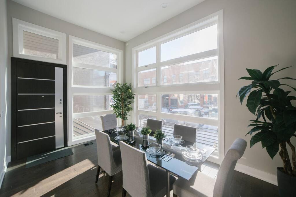 Magnificent New W/8 Beds & Free Parking