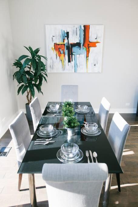 Magnificent New W/8 Beds & Free Parking Holiday home