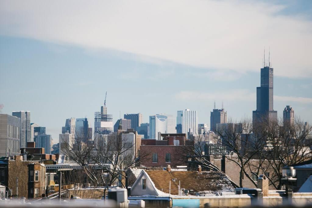 Magnificent New W/8 Beds & Free Parking * Chicago