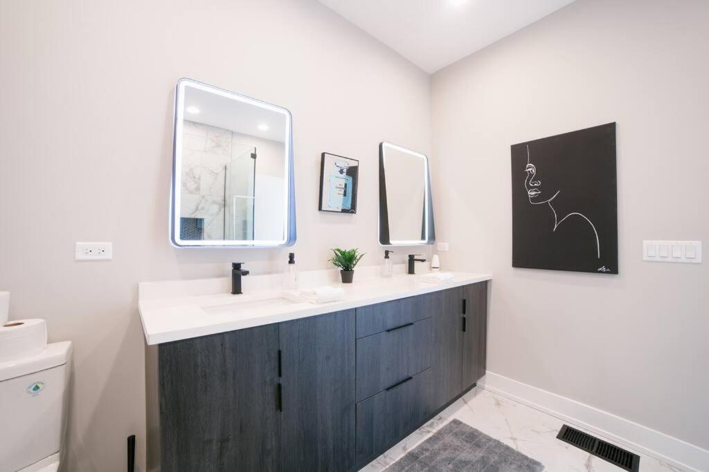 Magnificent New W/8 Beds & Free Parking