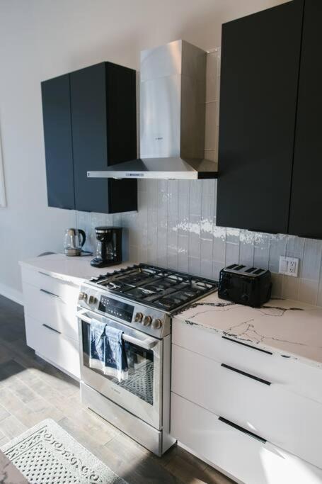 Holiday home Magnificent New W/8 Beds & Free Parking *