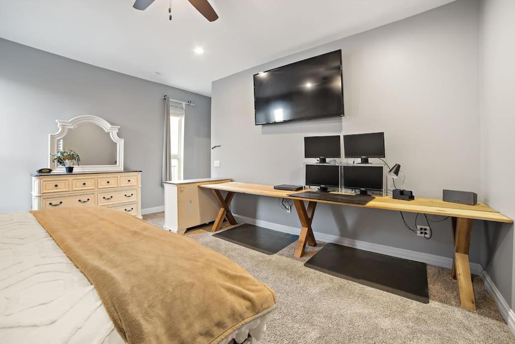 Mid-century Gem Steps From United Center Holiday home *