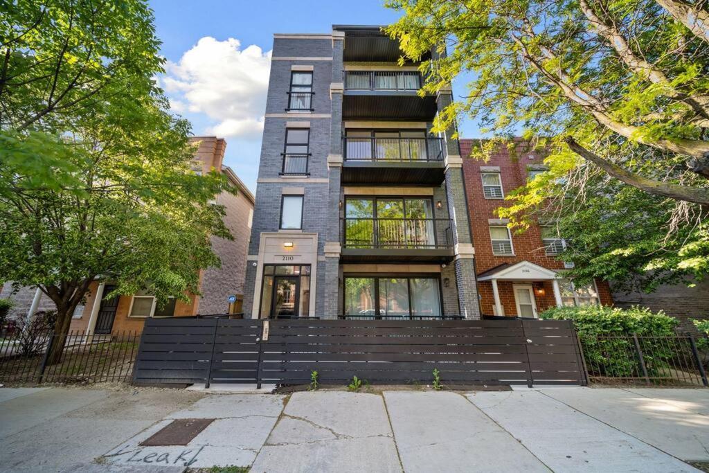 Apartment Stunning 2br/2ba W/ Balcony By United Center