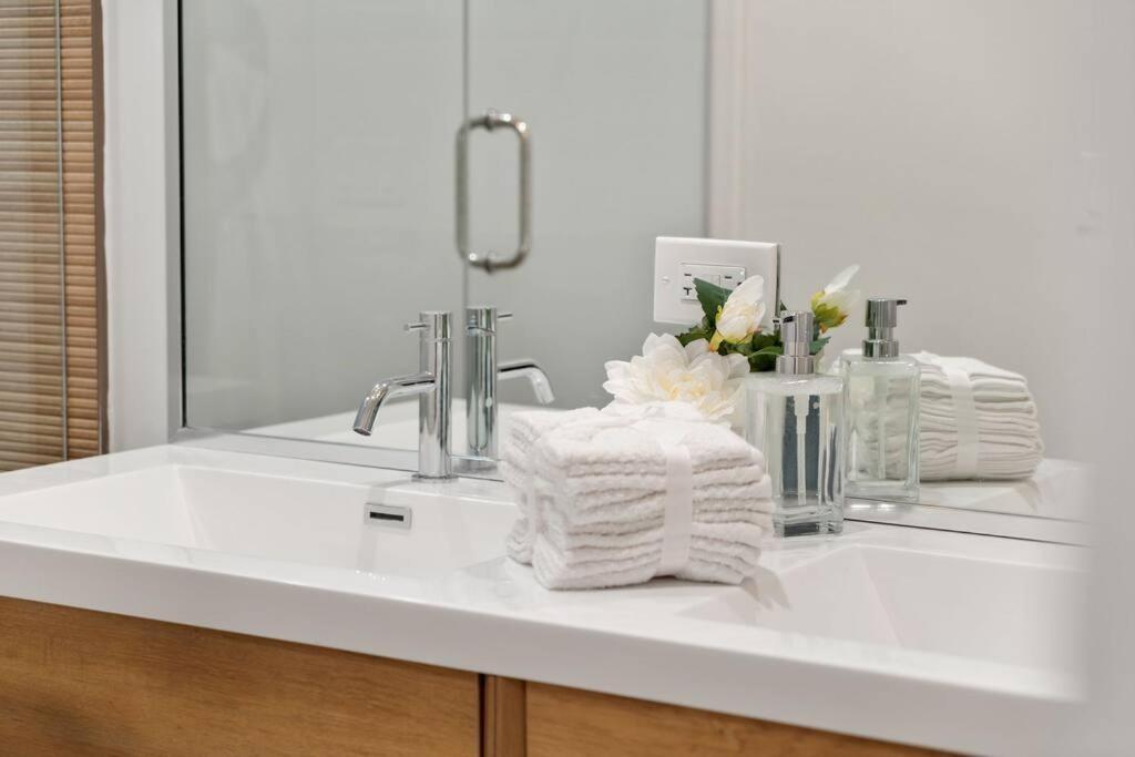 Modern Lux: Brand New 3br By Uc In * Chicago