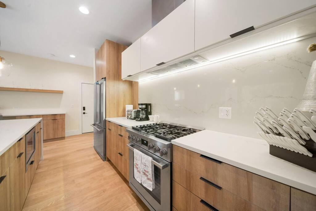 Apartment Modern Lux: Brand New 3br By Uc In Chicago
