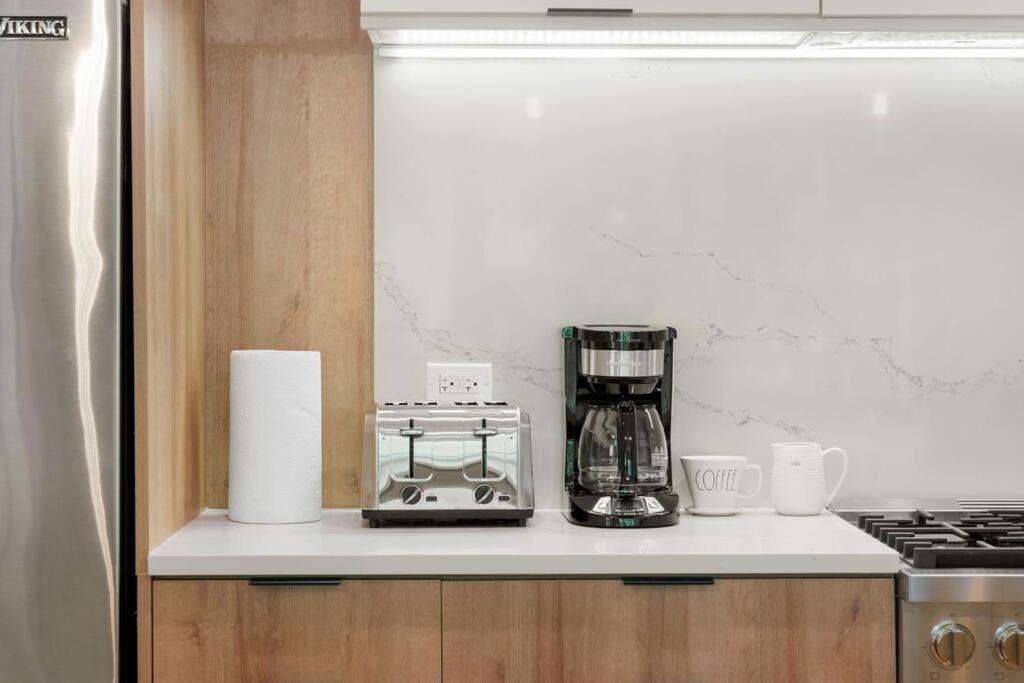 Modern Lux: Brand New 3br By Uc In Apartment Chicago