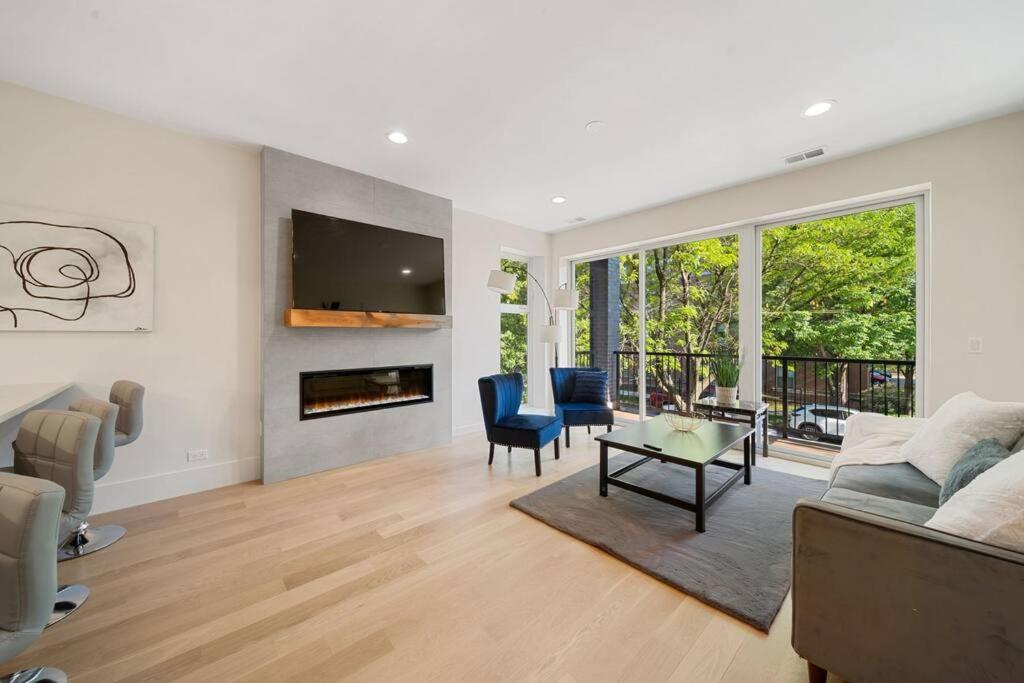 Modern Lux: Brand New 3br By Uc In * Chicago