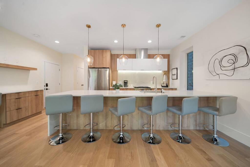 Apartment Modern Lux: Brand New 3br By Uc In